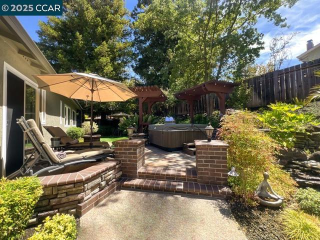 14 Mt Eden Pl, Clayton CA: https://media.crmls.org/mediaz/e7b98dd2-16aa-4e96-9bc1-6972ed394212.jpg