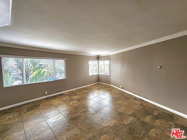 4045 W 28th Street, Los Angeles CA: https://media.crmls.org/mediaz/e7b9db15-b1c6-45de-9302-d9636a244367.jpg