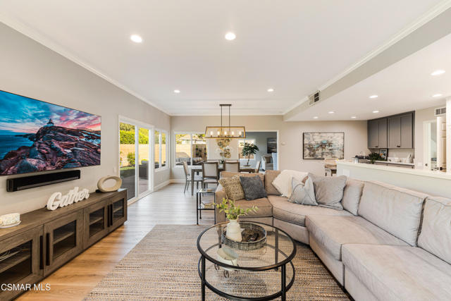 12147 Alder Grove Street, Moorpark CA: https://media.crmls.org/mediaz/e7ba2038-d4ee-4506-9496-263be617241f.jpg