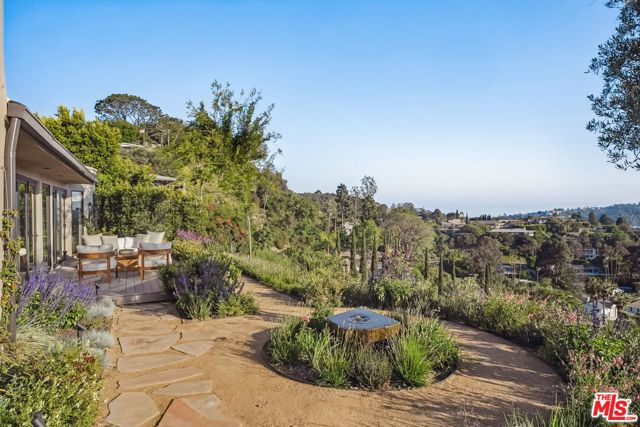 7840 Torreyson Drive, Los Angeles CA: https://media.crmls.org/mediaz/e7ba6238-d44b-432c-83f5-0cbfd0730e0c.jpg
