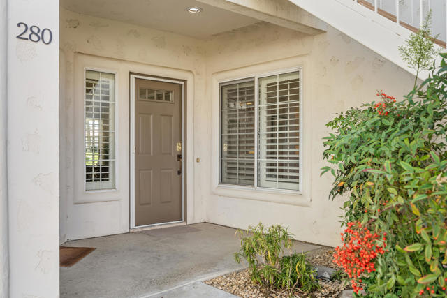 280 Vista Royale W Circle, Palm Desert CA: https://media.crmls.org/mediaz/e7bac63a-131d-452d-8880-c999c30296c6.jpg