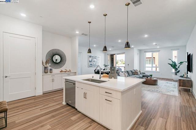 2359 Halogen Cmn, Fremont CA: https://media.crmls.org/mediaz/e7bb006d-1026-4cb3-a728-0ddab7fa19db.jpg