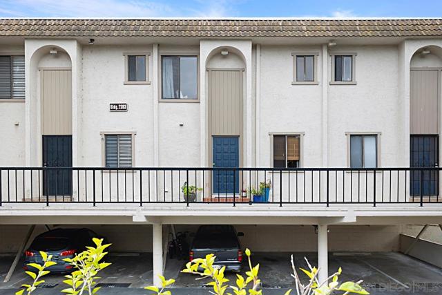 2383 Altisma Way, Carlsbad CA: https://media.crmls.org/mediaz/e7bb142a-93f0-4bcd-a810-2b4d11b4b769.jpg