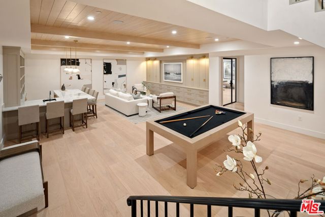 10444 Charing Cross Road, Los Angeles CA: https://media.crmls.org/mediaz/e7bb37ca-cfbf-4cf4-b8e0-9e3b771afa8f.jpg