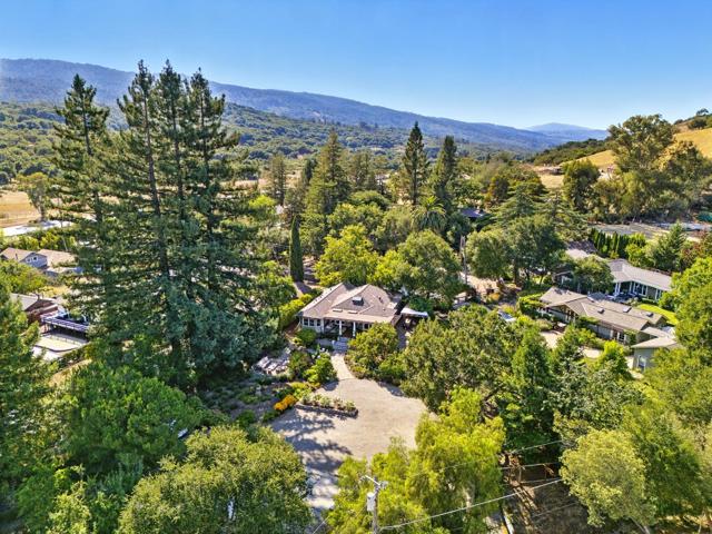 810 Glencrag Way, Woodside CA: https://media.crmls.org/mediaz/e7bb5818-f666-41c3-9f01-2e8b8eaa5aaf.jpg