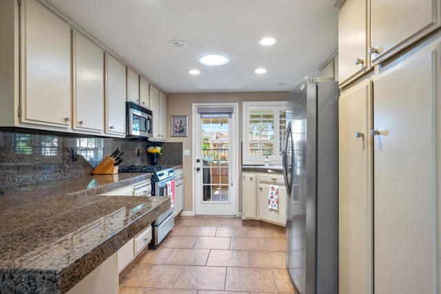 82208 Cochran Drive, Indio CA: https://media.crmls.org/mediaz/e7bb92bb-da30-46aa-98d0-340c88e78b06.jpg