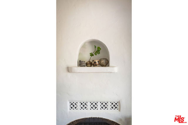 6105 Mount Angelus Drive, Los Angeles CA: https://media.crmls.org/mediaz/e7bbbc6f-70cd-46eb-9b12-6f9386344055.jpg