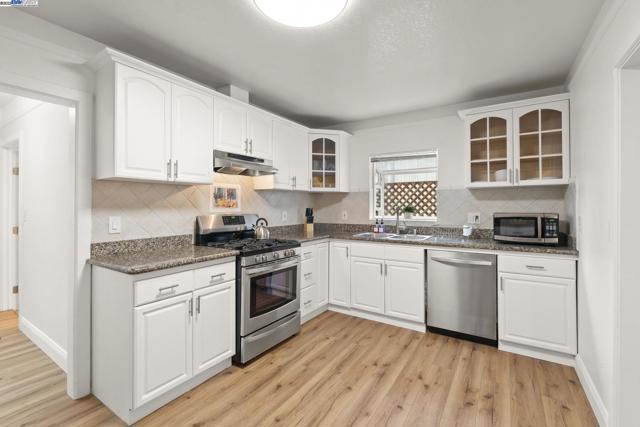 Image 6 of 45 For 3932 Gardenia Pl