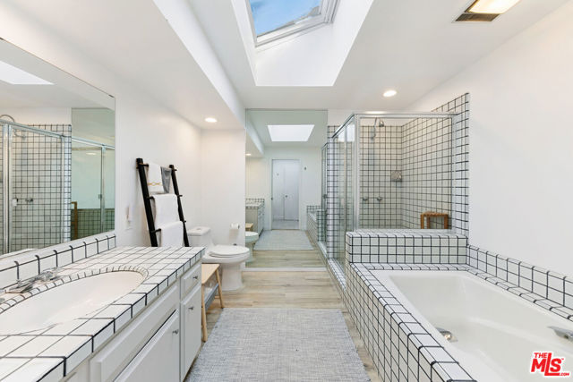 30830 Broad Beach Road, Malibu CA: https://media.crmls.org/mediaz/e7bbec17-3e4c-4e73-a042-a9d4046271eb.jpg