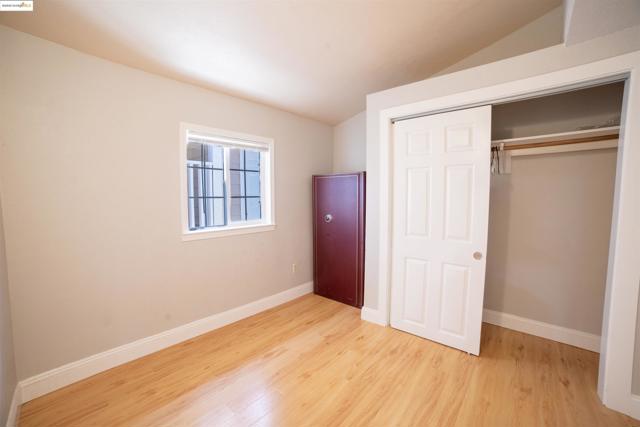 3517 Allendale Ave, Oakland CA: https://media.crmls.org/mediaz/e7bbfc0a-4e86-462e-be07-19ba18757404.jpg