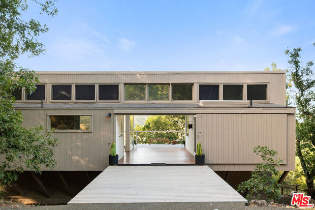 351 Wall Road, Napa CA: https://media.crmls.org/mediaz/e7bc1cf4-b8ee-4299-94cd-995681234696.jpg