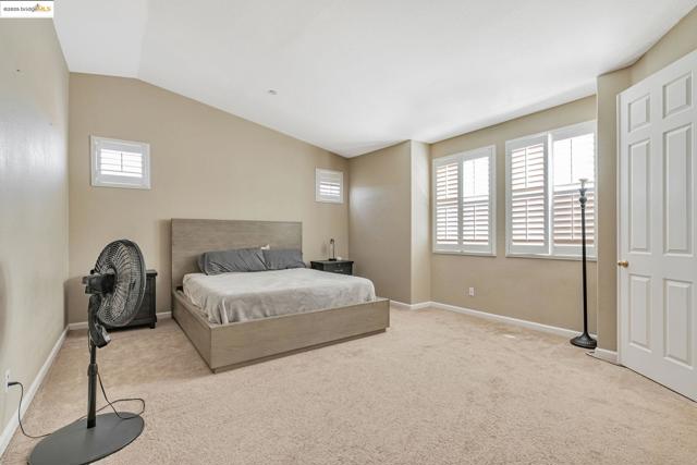 877 Boone Dr, Brentwood CA: https://media.crmls.org/mediaz/e7bc2004-4a5e-4640-9756-38826ae86a60.jpg