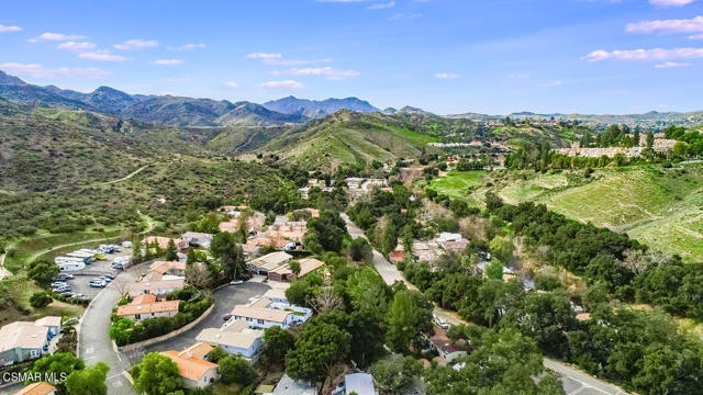 90 Sherwood Drive, Westlake Village CA: https://media.crmls.org/mediaz/e7bc5b31-d34b-4414-861e-0d55dabd7ae2.jpg