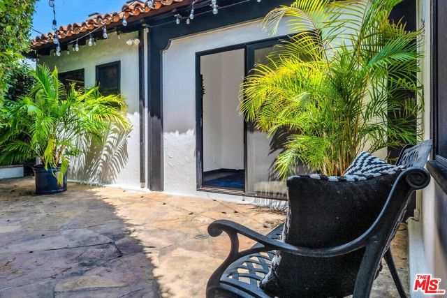 1423 Warnall Avenue, Los Angeles CA: https://media.crmls.org/mediaz/e7bcced4-d8a5-4f1d-8742-f95e97021220.jpg