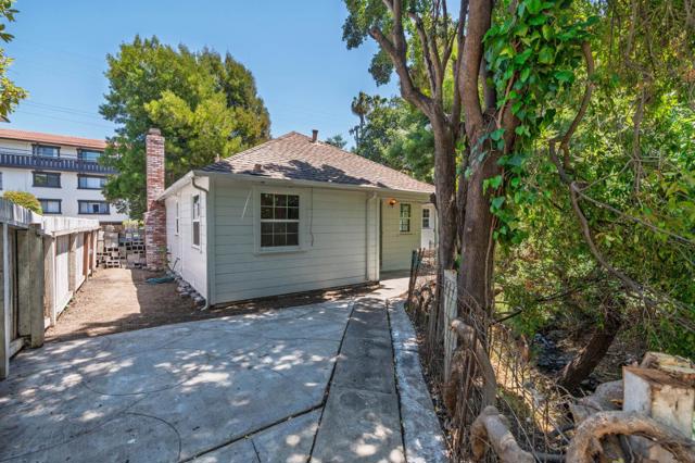774 Chestnut Street, San Carlos CA: https://media.crmls.org/mediaz/e7bd1dc6-dfbd-4e46-84c5-d7872652c1cd.jpg