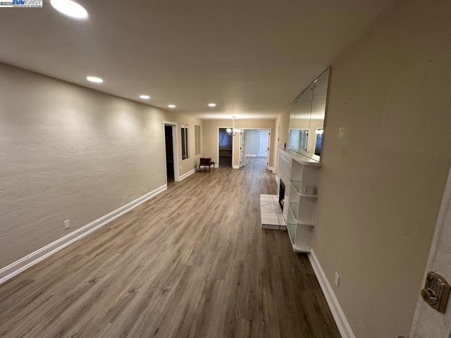 7608 Arthur St, Oakland CA: https://media.crmls.org/mediaz/e7bd222a-7ffc-417d-950d-b5d22da55837.jpg