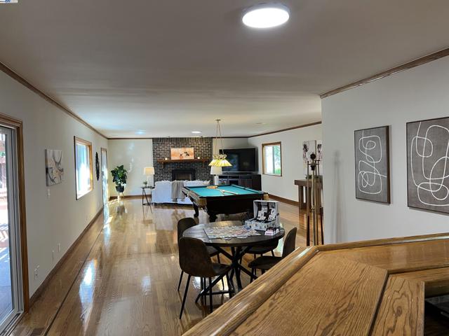 3284 Omega Cir, Pleasanton CA: https://media.crmls.org/mediaz/e7be2e9a-5887-4912-86de-34f362b1b54c.jpg