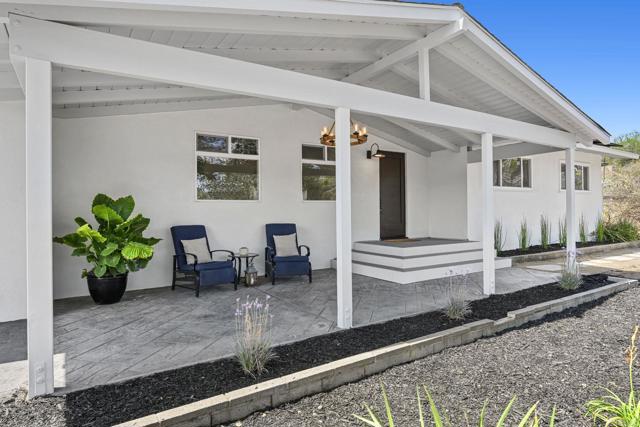 Detail Gallery Image 1 of 42 For 2015 Summit Dr, Escondido,  CA 92025 - 4 Beds | 3/1 Baths