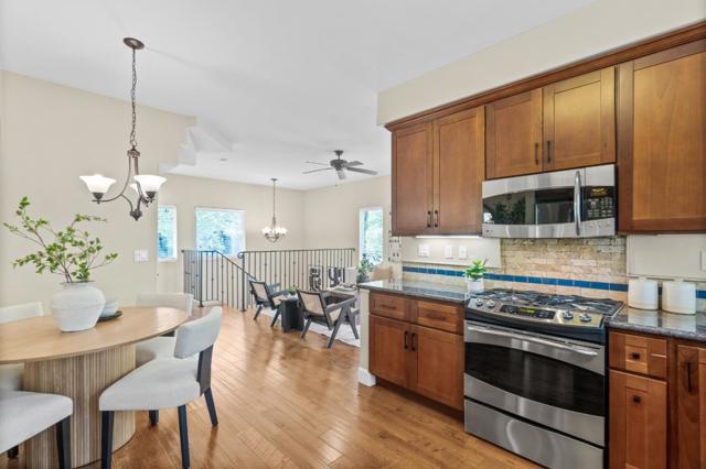 427 Willow Glen Way, San Jose CA: https://media.crmls.org/mediaz/e7bf370b-2de7-4507-9b72-337e452c2846.jpg