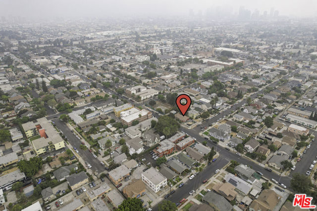 1535 W 28th Street, Los Angeles CA: https://media.crmls.org/mediaz/e7bf4b6f-a4b4-4860-a88c-5bdfcf69b0fb.jpg
