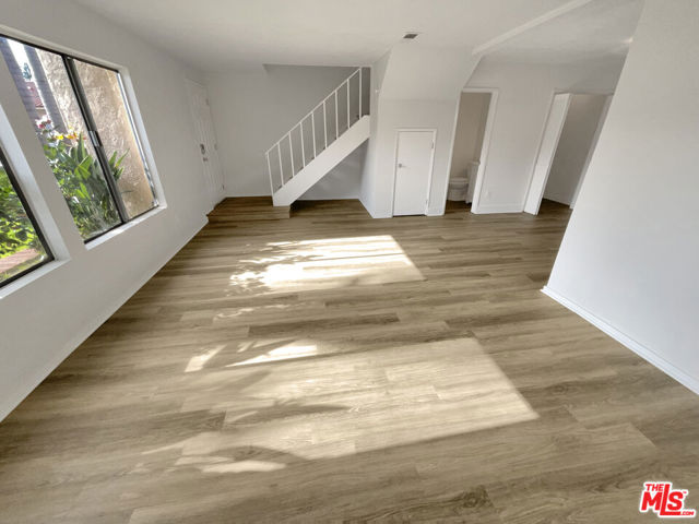 700 W La Veta Avenue, Orange CA: https://media.crmls.org/mediaz/e7bf61e0-0dea-43af-8564-25c1407d39d6.jpg