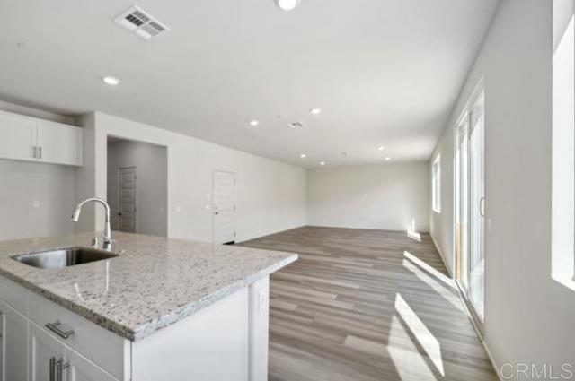 19420 Brush Creek Way, Lake Elsinore CA: https://media.crmls.org/mediaz/e7bf6518-3598-49c7-a0dc-7f32a898ba47.jpg