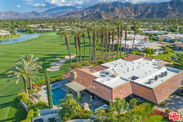 4 Trinity Court, Rancho Mirage CA: https://media.crmls.org/mediaz/e7bf6ec4-5337-4828-97c1-6a17eb5b6d07.jpg