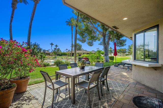 5 Seton Court, Rancho Mirage CA: https://media.crmls.org/mediaz/e7bfceb9-6209-45a4-8abd-844ecfaaf429.jpg