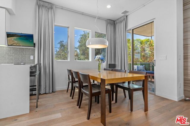 3623 1/2 S Centinela Avenue, Los Angeles CA: https://media.crmls.org/mediaz/e7c01811-a816-4c09-b728-dd49e66cf6c1.jpg