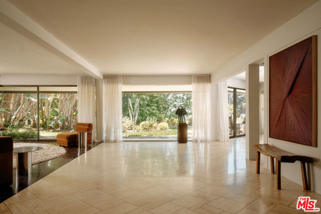 1117 N Beverly Drive, Beverly Hills CA: https://media.crmls.org/mediaz/e7c0358a-040f-488e-9b7a-6dc269fda5dd.jpg