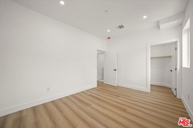 910 N Hudson Avenue, Los Angeles CA: https://media.crmls.org/mediaz/e7c060dd-d2fc-477d-8426-38dc8806ff2c.jpg