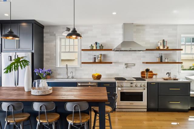 5472 KALES AVENUE, Oakland CA: https://media.crmls.org/mediaz/e7c0a2e8-cb02-42a5-b71f-236308359fcd.jpg