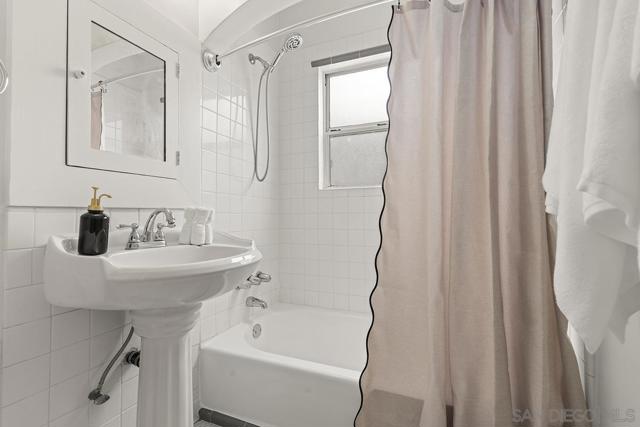 3304 33rd St, San Diego CA: https://media.crmls.org/mediaz/e7c0a808-8249-47a6-915b-1e45c80cf98d.jpg
