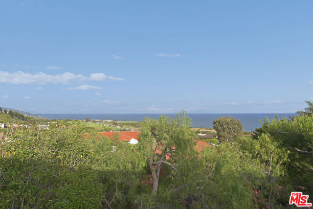24728 Vantage Point Terrace, Malibu CA: https://media.crmls.org/mediaz/e7c0adcc-ec87-4d33-afb5-5d566f5988c6.jpg