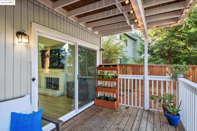 1893 Shirley Dr, Benicia CA: https://media.crmls.org/mediaz/e7c0c1d5-0eaf-4793-b71f-ec4e056229a8.jpg