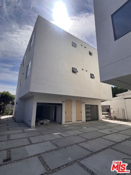 1228 1/2 S Berendo Street, Los Angeles CA: https://media.crmls.org/mediaz/e7c0e470-50b5-4aff-8369-dc77d9ab76c1.jpg