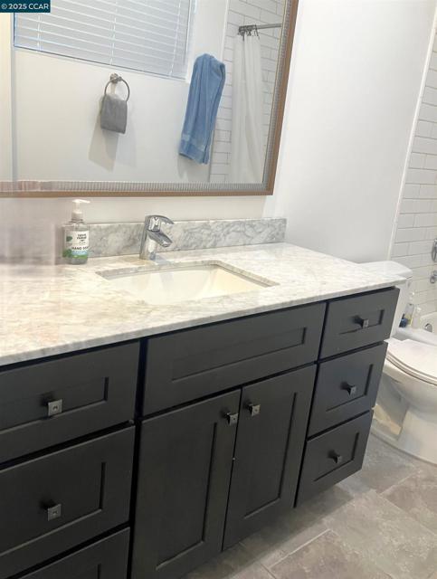 6 Linda Vista, Orinda CA: https://media.crmls.org/mediaz/e7c161a4-d655-4585-830a-aa856844fcc7.jpg
