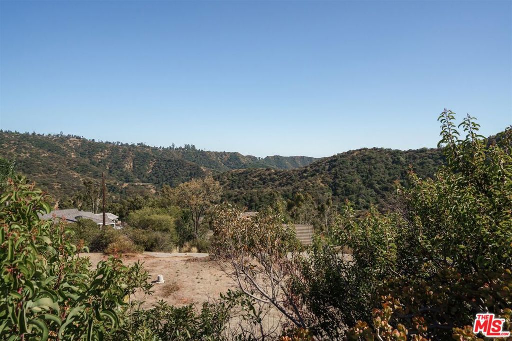 https://media.crmls.org/mediaz/e7c1919f-03e6-43d1-b7d5-252e62ccfc96.jpg?preset=X-Large