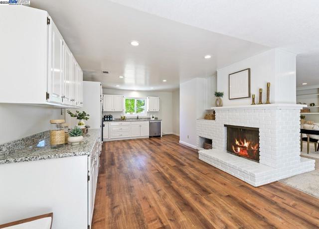 957 Ina Dr, Alamo CA: https://media.crmls.org/mediaz/e7c19ea3-e28d-4d73-bfff-9beacc83cb90.jpg
