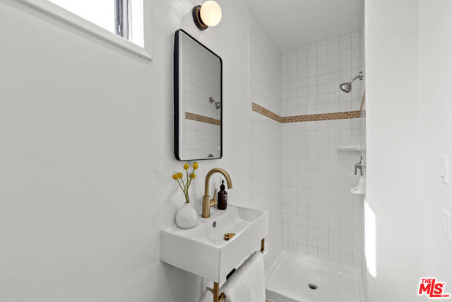 2446 Colby Avenue, Los Angeles CA: https://media.crmls.org/mediaz/e7c1ab15-0ae0-4556-bc8b-f82f93d30b4e.jpg