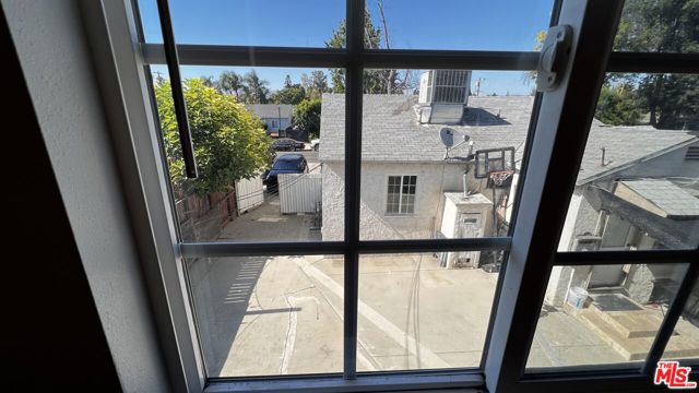 19040 Bassett Street, Reseda CA: https://media.crmls.org/mediaz/e7c20e2a-b5a4-47af-8394-1c226df7882b.jpg