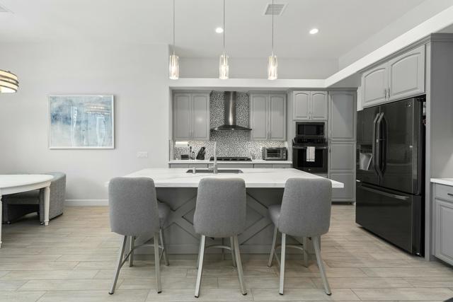6 Taylor Avenue, Palm Desert CA: https://media.crmls.org/mediaz/e7c2145e-eeba-40c0-8c65-87f04ac0504f.jpg
