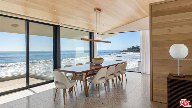 31388 Broad Beach Road, Malibu CA: https://media.crmls.org/mediaz/e7c23ffc-699c-4032-9b23-ee1981f410e3.jpg