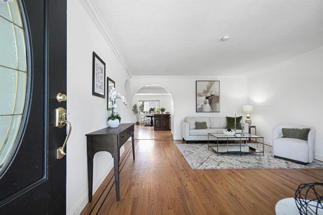 17526 Parker Rd, Castro Valley CA: https://media.crmls.org/mediaz/e7c26ded-bdf3-4efe-bb69-316ef02d7dc7.jpg
