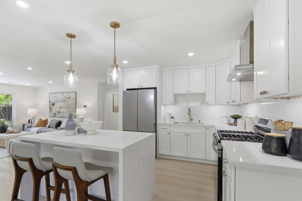 https://media.crmls.org/mediaz/e7c304d5-bae2-41b9-b639-1d0d77361e98.jpg?preset=X-Large