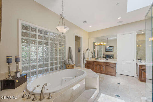 421 Whitegate Road, Thousand Oaks CA: https://media.crmls.org/mediaz/e7c33cb1-4682-4961-9e6f-cc02ef7d4b4c.jpg