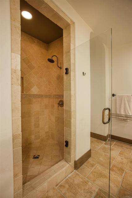 7031 Calle Portone, Rancho Santa Fe CA: https://media.crmls.org/mediaz/e7c3af44-cef3-4776-8891-3996203df1b5.jpg