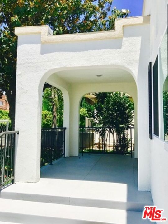 1288 N HILL Avenue, Pasadena CA: https://media.crmls.org/mediaz/e7c3f771-4a87-4625-9920-f789db590c82.jpg