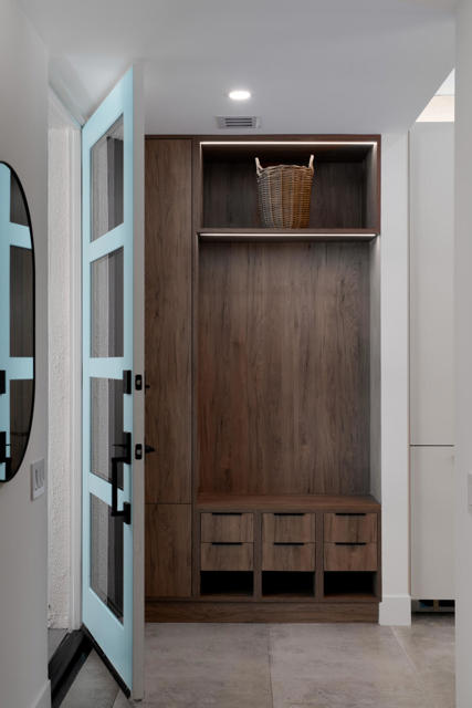 80 Lakeview Drive, Palm Springs CA: https://media.crmls.org/mediaz/e7c4841c-83d3-4ece-806b-c399ecc271b8.jpg