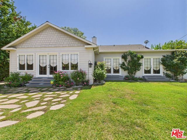 4981 Noeline Avenue, Encino CA: https://media.crmls.org/mediaz/e7c4c680-19ff-42ad-aaf2-95cfe97f61b5.jpg